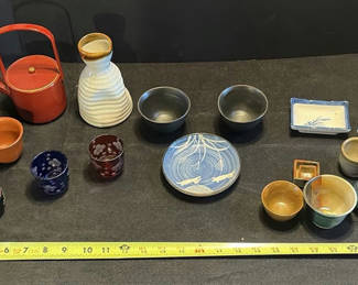 Lot 62: Ceramic tableware and pottery set
