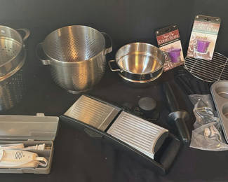 Lot 52: Assorted kitchenware and coffee accessories