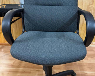 Lot 57: Rolling Office Chair