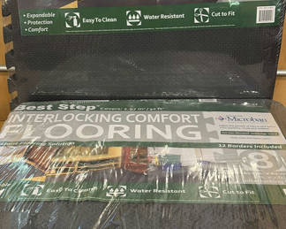 Lot 90: Interlocking Comfort Flooring