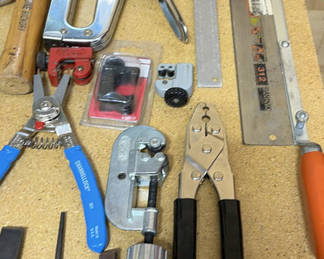 Lot 83: Assorted hand tools and metalworking equipment