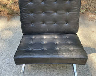 Lot 34: MCM 'Barcelona' Lounge Chair