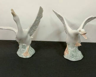 Lot 19: Lladro  Flying and Jumping Geese