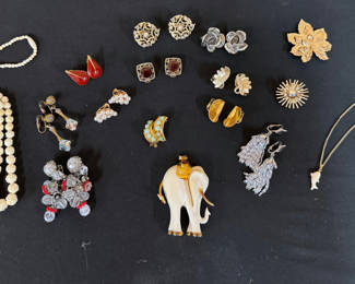 Lot 109: Vintage Costume Jewelry Lot 