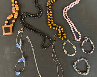 Lot 110: Assorted Beaded Jewelry Set