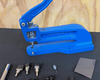Lot 112: Blue manual press with interchangeable rivet and snap-fastener dies