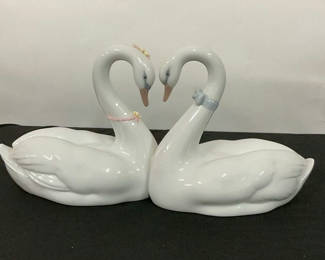 Lot 48: Lladro Endless Love