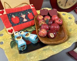 APPLES COLLECTIBLES & DECOR
