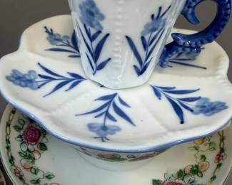 VINTAGE PORCELAIN TEA CUPS & SAUCERS