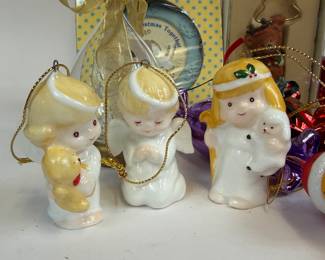 VINTAGE CHRISTMAS ORNAMENTS & DECOR