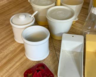 VINTAGE TUPPERWARE
