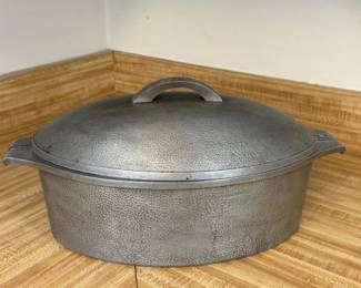 HAMMERED ALUMINUM OVAL ROASTER W LID