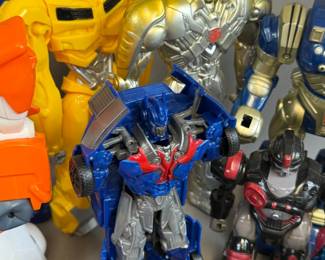 TRANSFORMERS TOY LOT FIGURES & VEHICLES