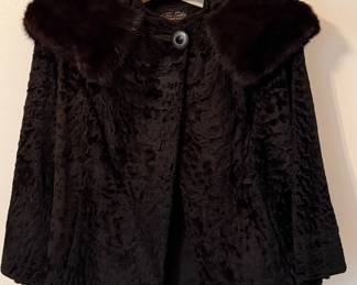 WOMEN'S CAPE W FUR COLLAR ROSELAND FUR SALON