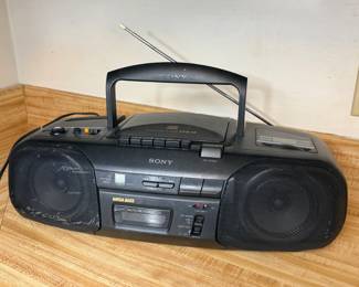 SONY CD RADIO CASSETTE BOOMBOX CFD-17