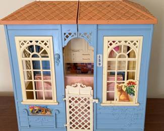 VINTAGE BARBIE FAMILY COTTAGE
