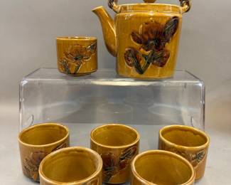 VINTAGE STONEWARE TEAPOT SET W 6 CUPS