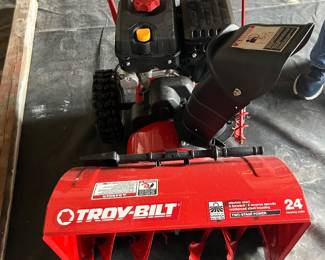 Wonderful 2 stage snow blower. Mint condition!