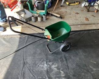 Fertilizer spreader
