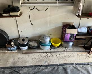 Lots of kitchen items