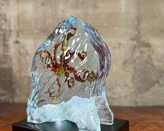“Octopus Realm”, an original limited edition lucite sculpture by listed artist, Robert Wyland. Edition 85/450, in excellent condition, and comes on a lighted plinth. This sculpture measures on lighted plinth, 14.25” H x 12” W x 8” D.