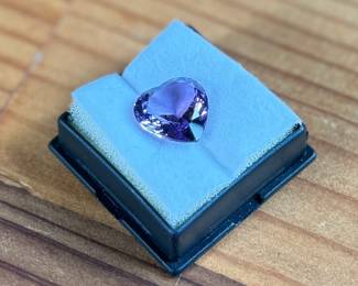 This lot features an incredible Amethyst "heart" gemstone that measures 14mm x 14mm and has a 7.80 carat weight.