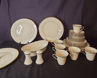 Lenox Bone China With Platinum Band Trime Solitaire
