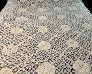Vtg Floral Popcorn Stitches In This Crocheted Bedspread
