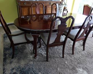 Thomasville Cherry dining table with six matching chairs