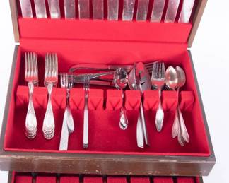 Lot 262 Collection Plated Silver Wallace, Universal