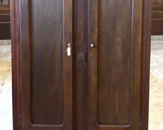 Lot 454 Early 20th Cent. Wardrobe
