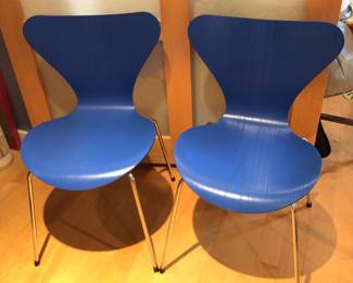 2 of set of 4 blue Arne Jacobsen Fritz Hansen Series 7 chairs - molded plywood with chrome legs