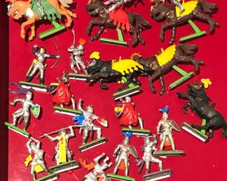 Britains Deetail horses & knights with metal bases (England)
