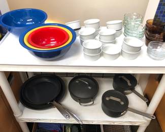 Pyrex bowls, ramekins, more cookware 