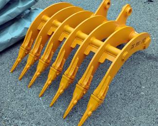 2026 GIYI CAT305 Excavator Rake With Teeth, Unused