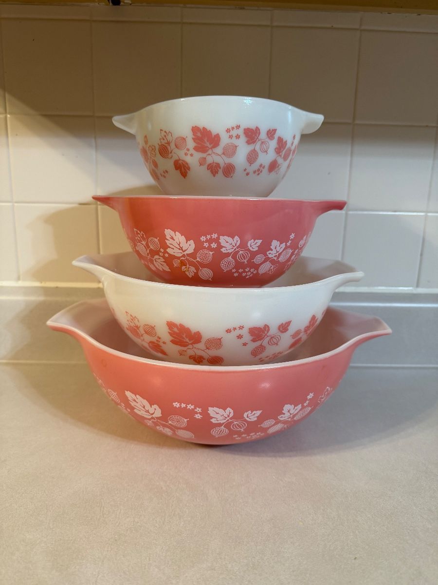 4pc Pyrex Gooseberry Cinderella Nesting Mixing Bowls Pink