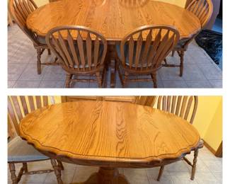 Oak Dining Room Table with 2 Leaves and 6 Chairs