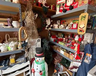 Christmas Tree; Blow Mold; Lawn Angel; Christmas Decor (Garage)