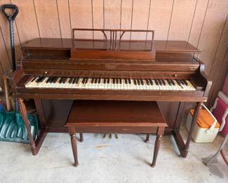 Lester Betsy Ross Piano & Bench (Project Piece)