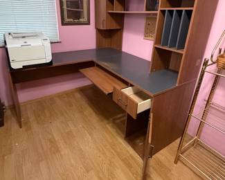 Sauder L Shape Desk and Hutch