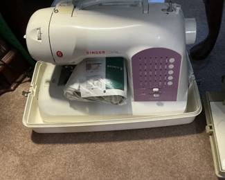 Singer Curvy portable sewing maching