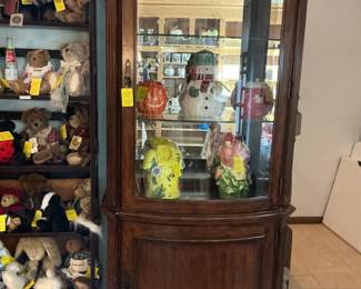 Thomasville touch light curio cabinet, Hallmark collectibles
