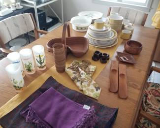 Mid-century modern tableware
