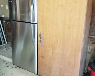 Garage fridge; wine fridge