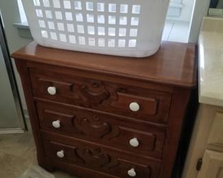 3-drawer dresser