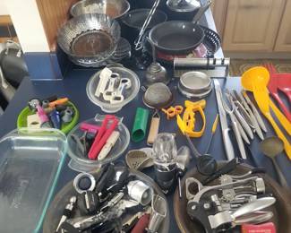 Kitchen gadgets; pots & pans