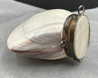 Seashell small snuff or trinket box