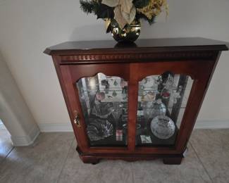 Nice little mahogany glass display cabinet