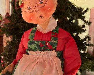 Annalee Dolls