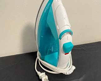 Black+Decker Light 'N Easy Compact Steam Iron